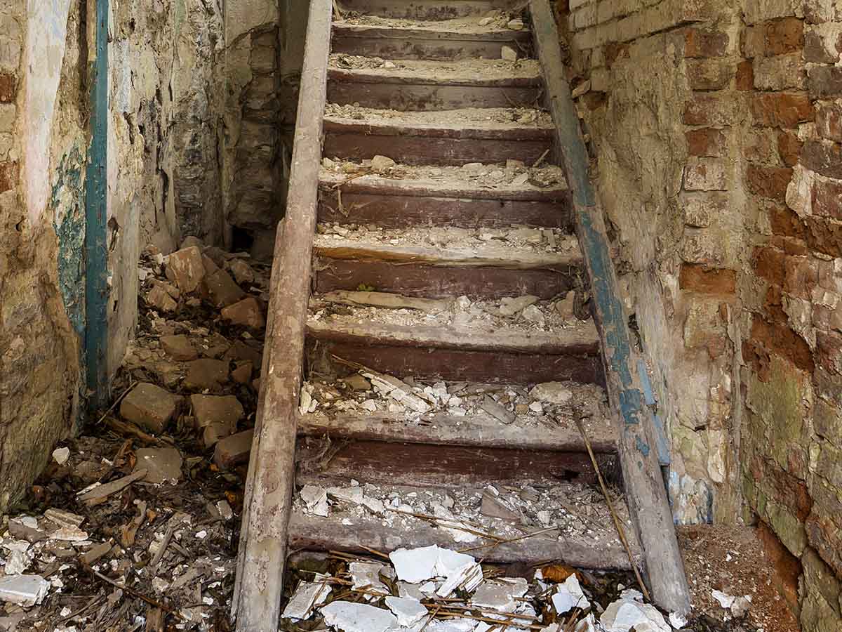 sanierung-treppe-vorher-jalowoy